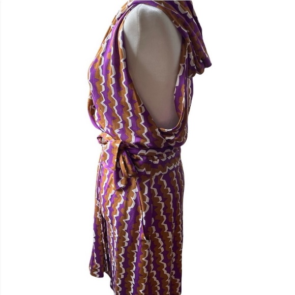 DVF 100% silk wrap dress with hood - Picture 4 of 9